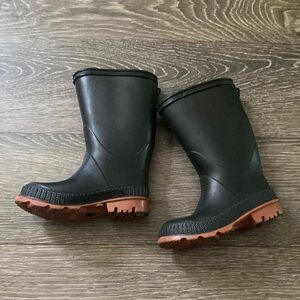 Toddler size 7 rain boots